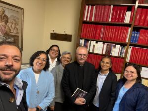 Descubra como o legado de Pe. Júlio Maria inspira o Pacto Educativo Global e promove uma educação humanista, solidária e transformadora.